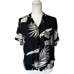 Volcom Women’s Cropped Tropical Floral Shirt